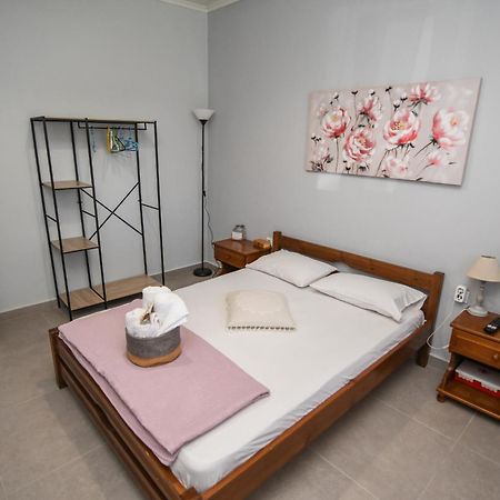 Rose Garden Apartments ミティカス エクステリア 写真