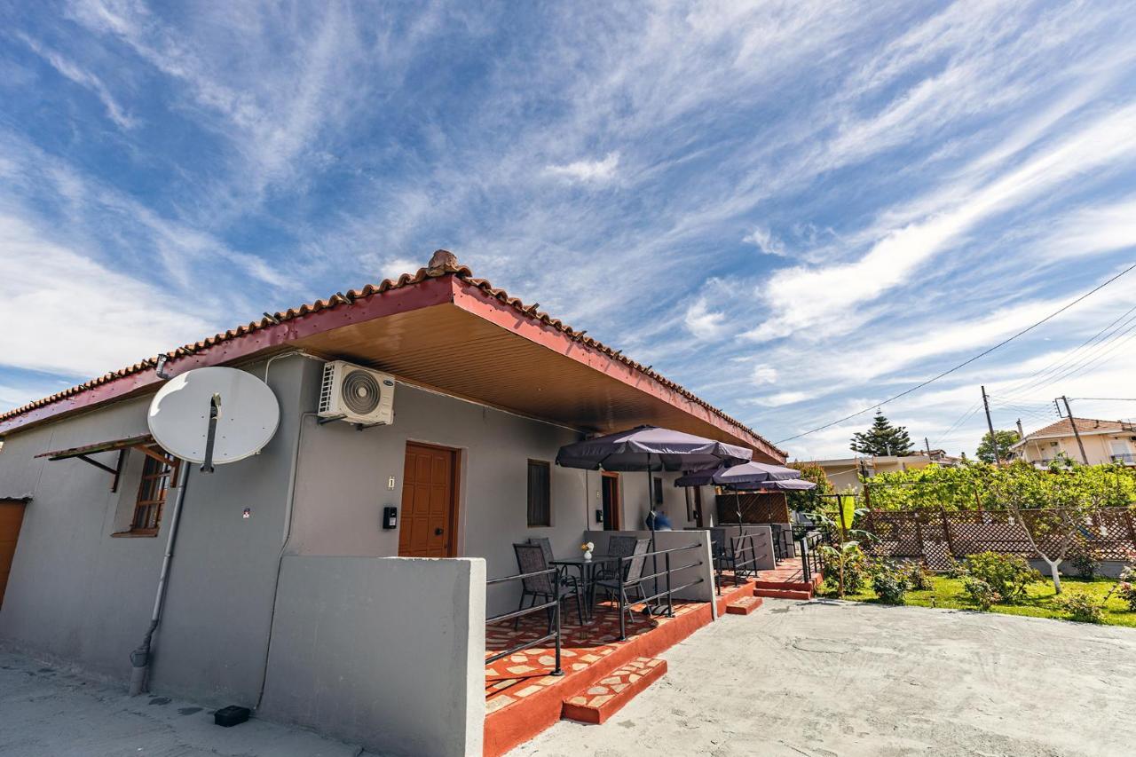 Rose Garden Apartments ミティカス エクステリア 写真