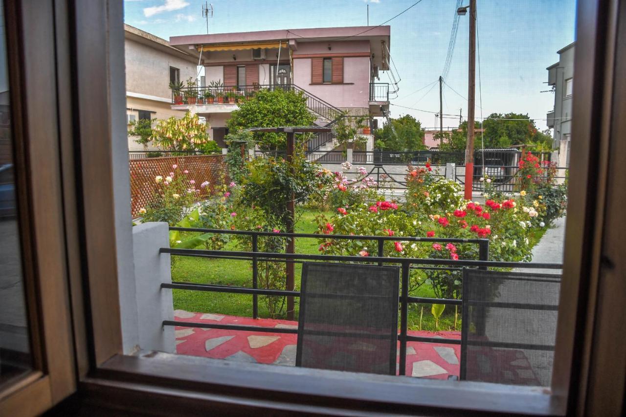 Rose Garden Apartments ミティカス エクステリア 写真