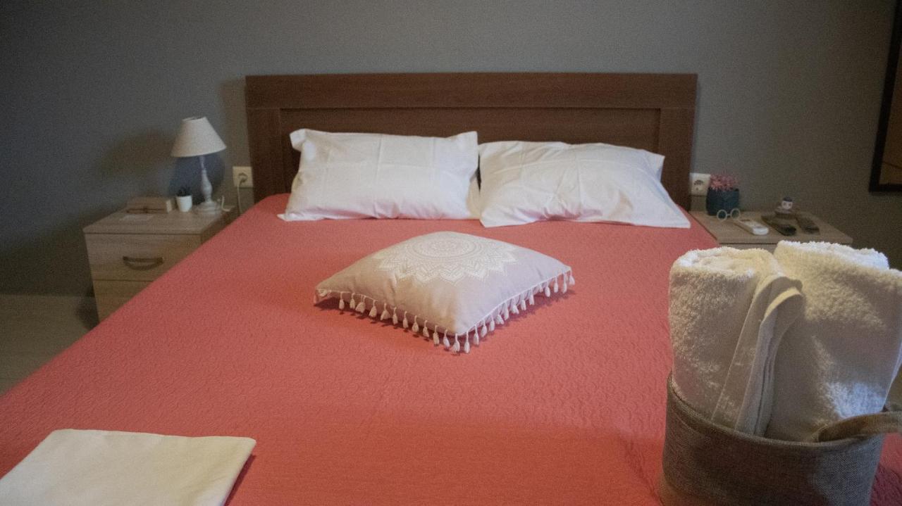Rose Garden Apartments ミティカス エクステリア 写真