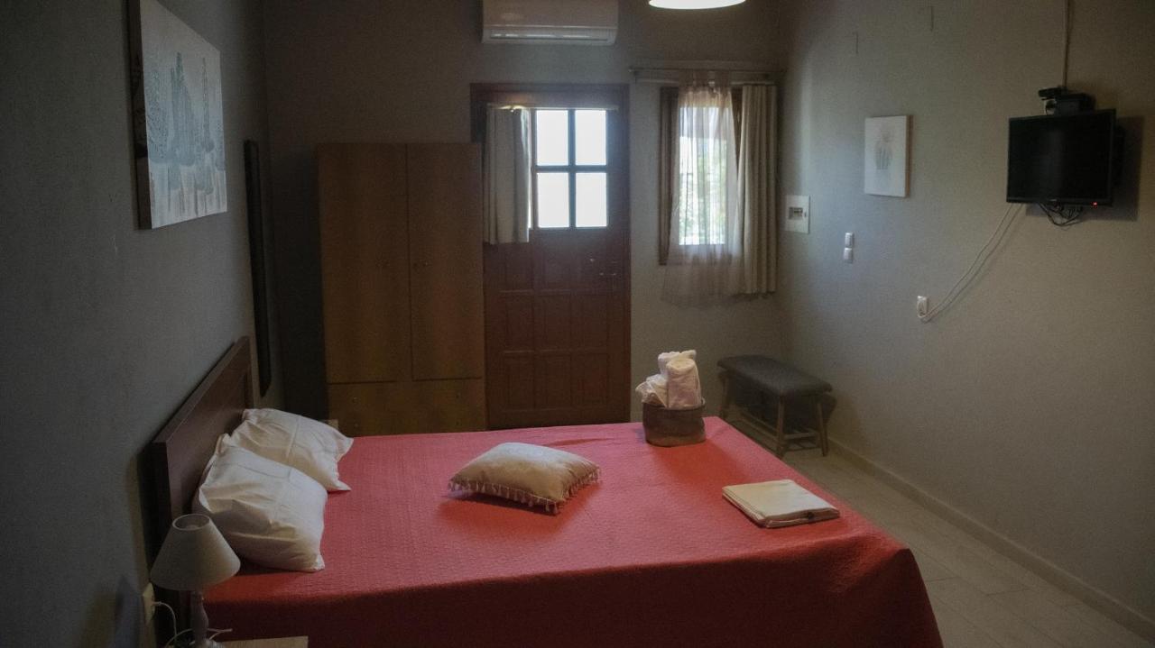 Rose Garden Apartments ミティカス エクステリア 写真