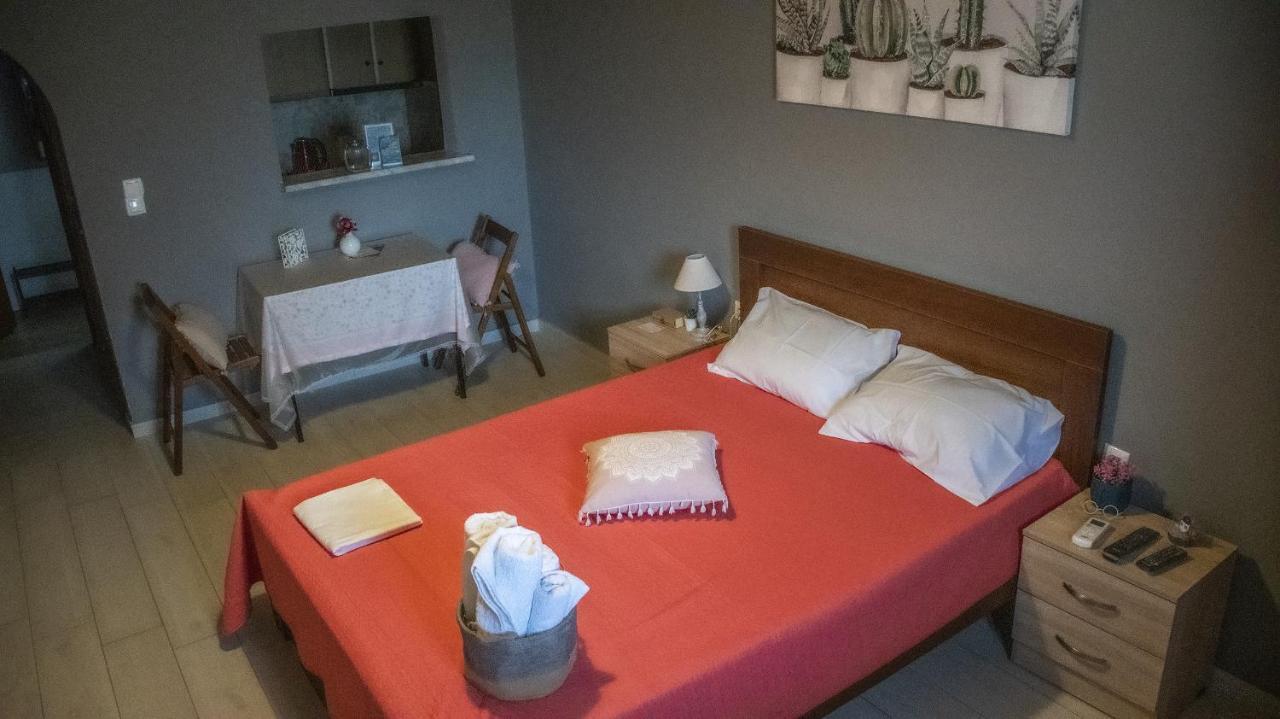 Rose Garden Apartments ミティカス エクステリア 写真
