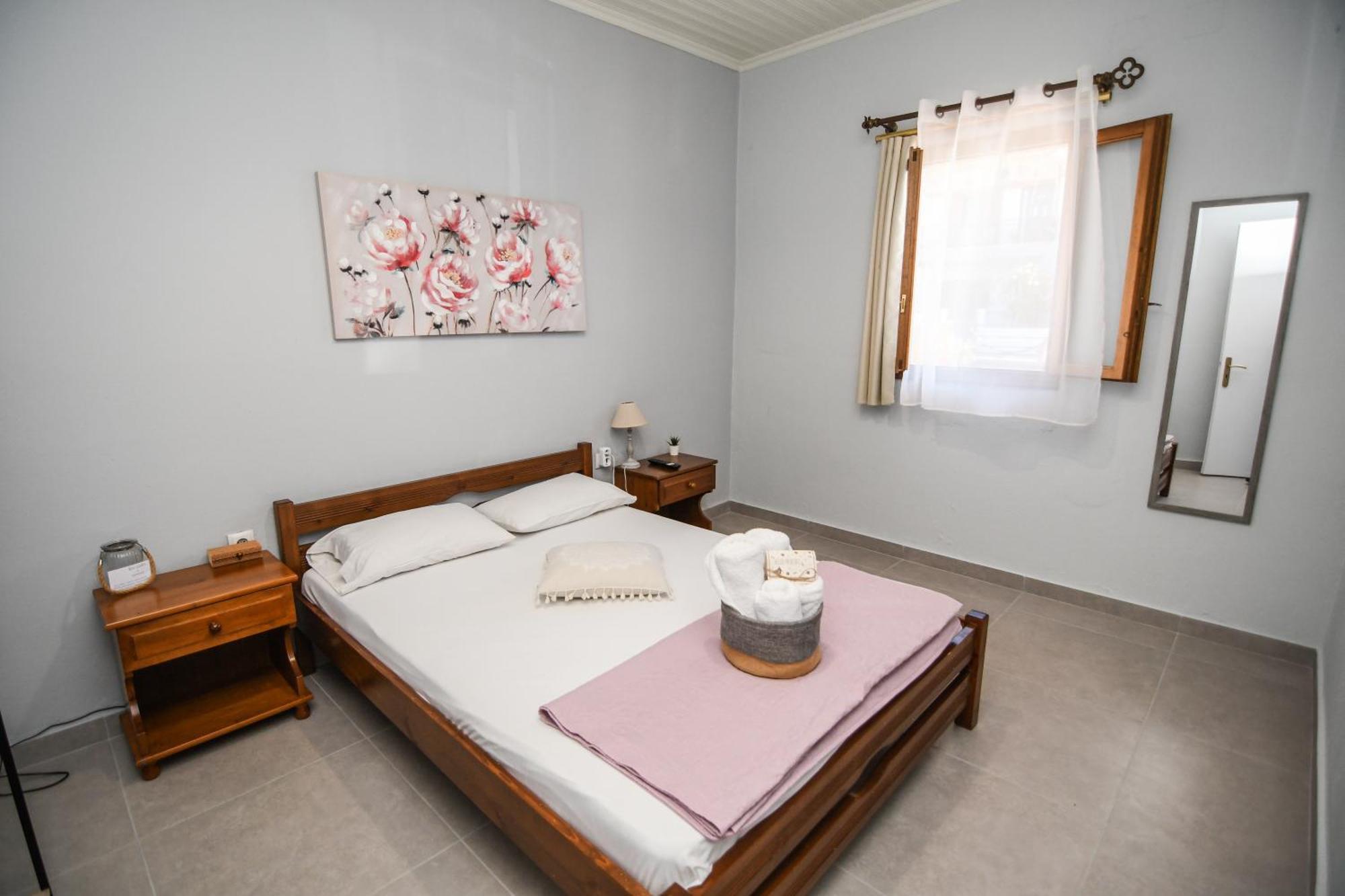 Rose Garden Apartments ミティカス エクステリア 写真