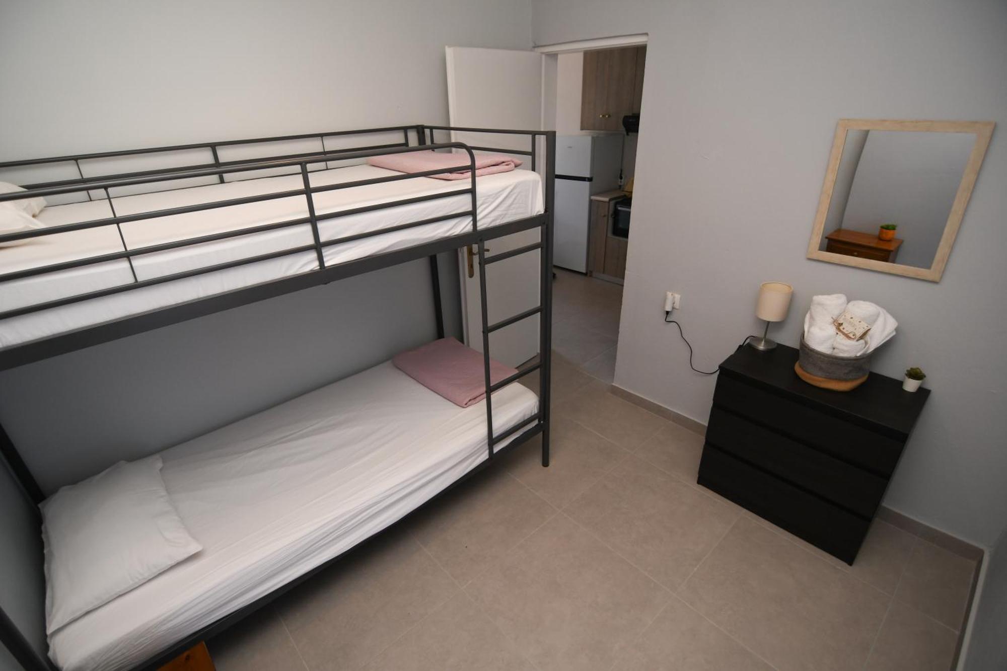 Rose Garden Apartments ミティカス エクステリア 写真