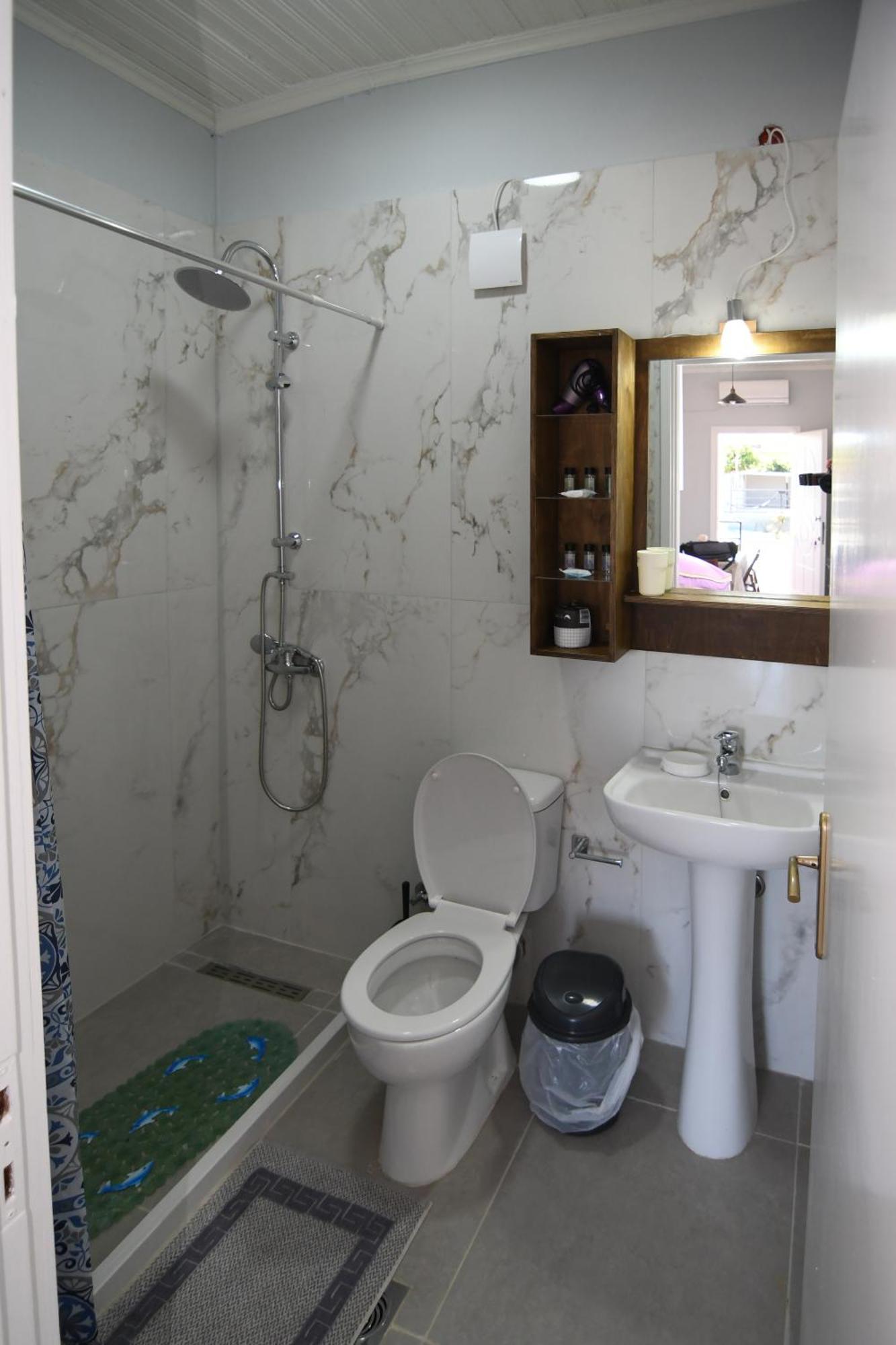 Rose Garden Apartments ミティカス エクステリア 写真